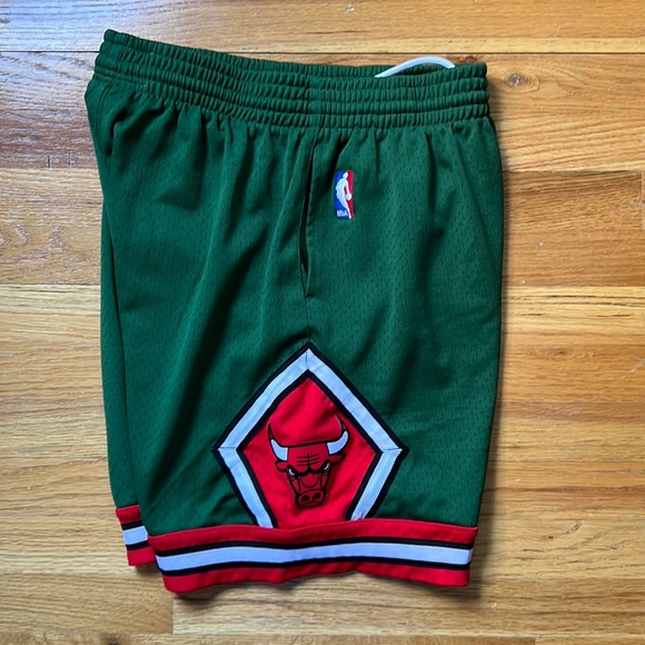 Mitchell & Ness Large Chicago Bulls 2008-2009 Basketball Shorts - Picture 1 of 3